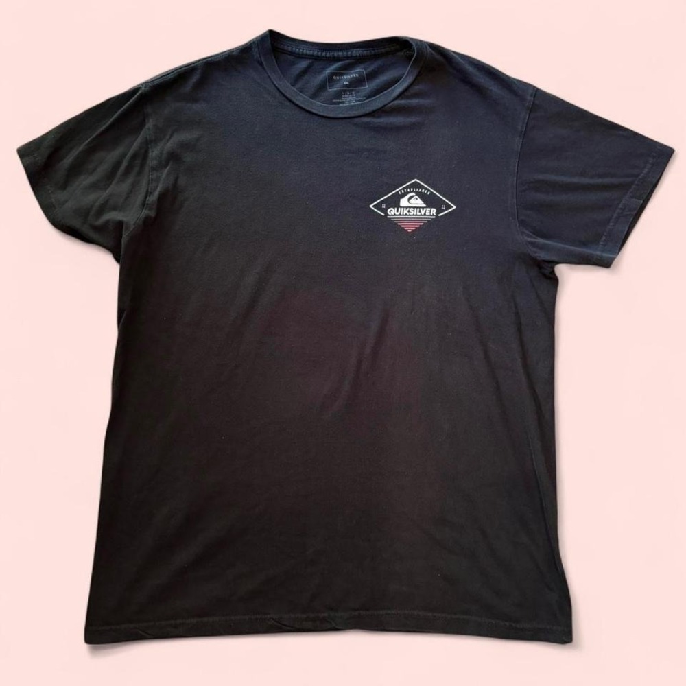 Quiksilver Graphic T-Shirt Classic surf-style graphic on black tee surf